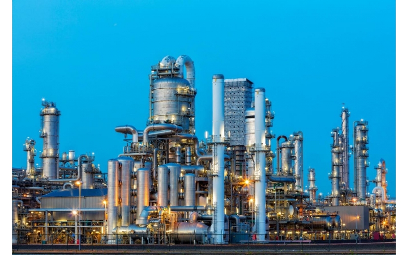 石油煉制中的“軟”實(shí)力：PTFE軟管的多重優(yōu)勢(shì)解析